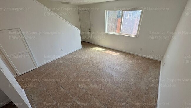 Building Photo - 2 bedroom 1.5 bathroom townhome (Move In Special Available OAC)