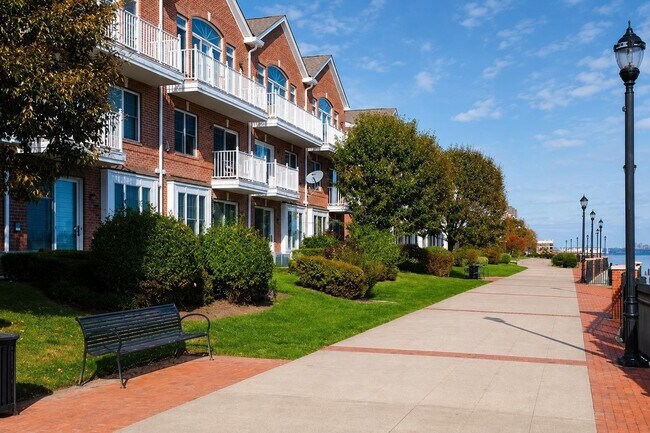Building Photo - 436 Albany Ct