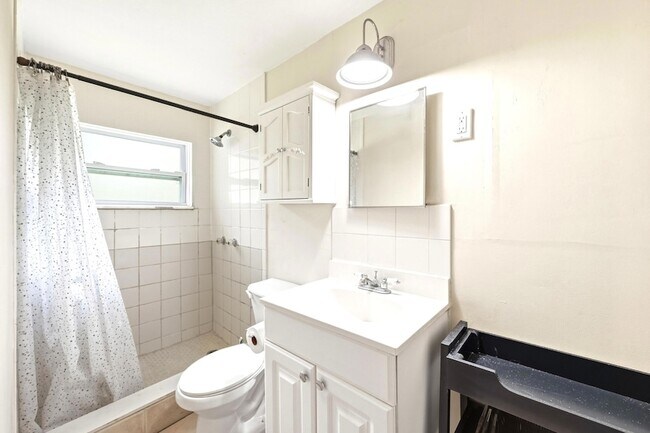 Building Photo - 1516 SW 24th St