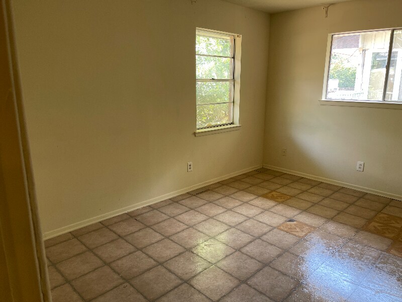 Building Photo - 2111 Scripture St