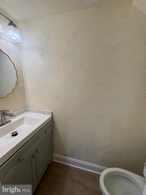 Building Photo - 441 W Shunk St