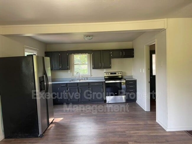 Building Photo - 978 Oak Dr