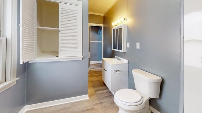 Building Photo - ** AVAILABLE OCTOBER 2025 *** Old Brooklyn...