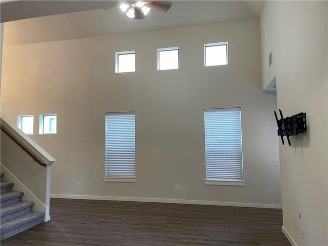 Building Photo - 2001 Faro Dr