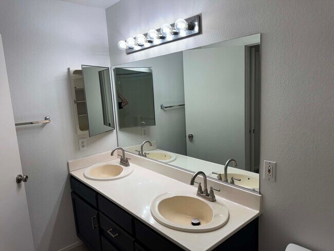 Building Photo - 3115 Casey Dr