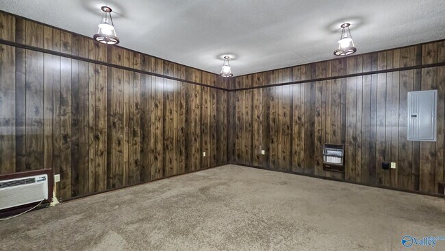 Building Photo - 712 Larry Dr