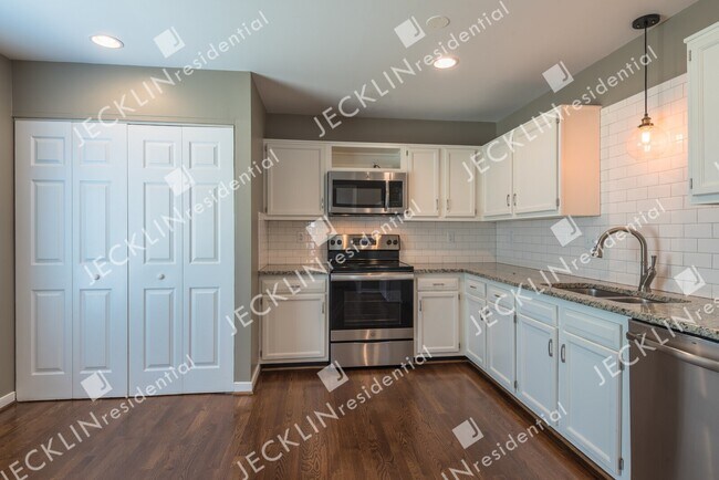 Building Photo - 2329 Horsley Dr