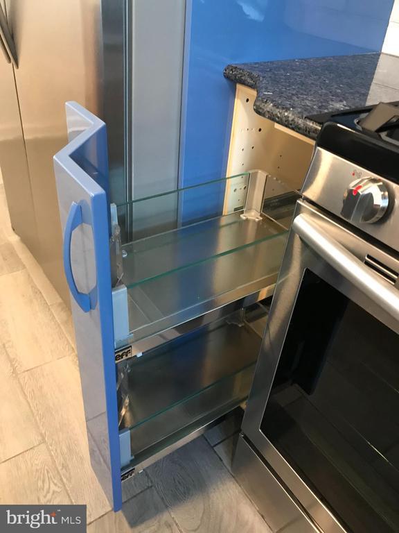 Building Photo - 212 Robbins St