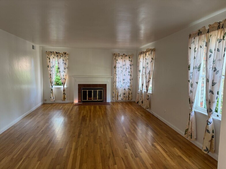 Building Photo - 25065 Monterey St