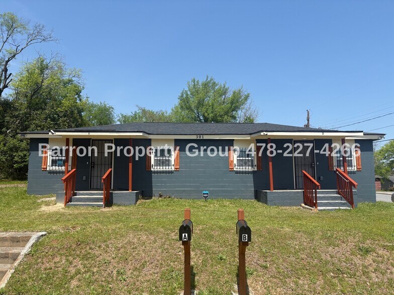 Primary Photo - 301 Blue Bell St