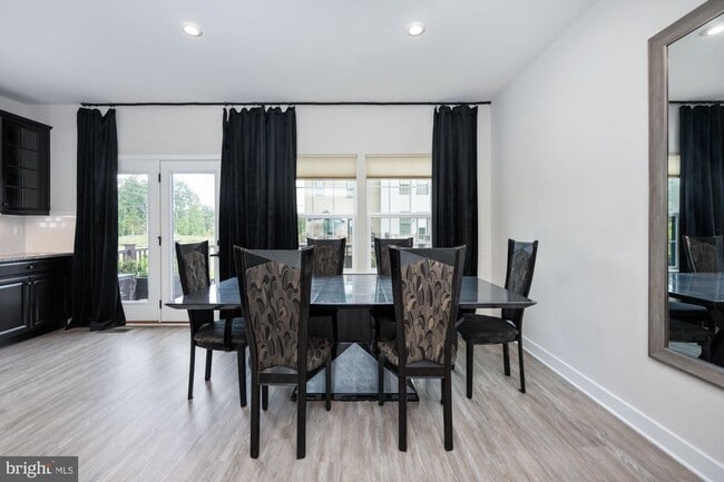 Building Photo - 1328 Trestle Dr