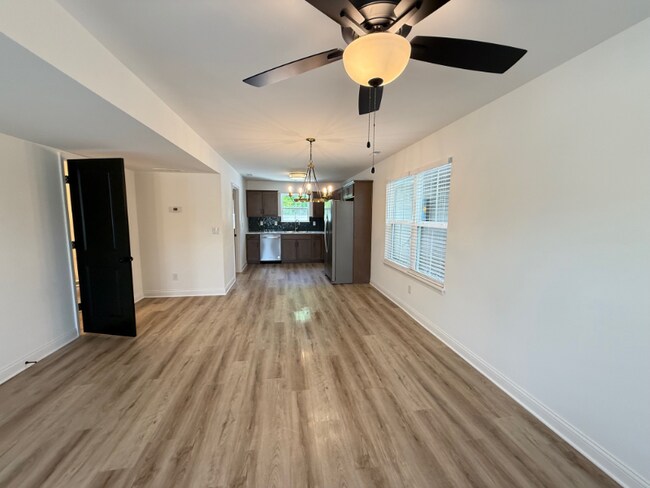 Building Photo - 2067 Aster Dr