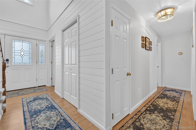 Building Photo - 22 Blossom Hill Dr