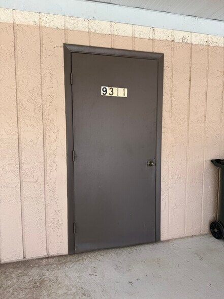 Building Photo - 9311 Lennex Ln