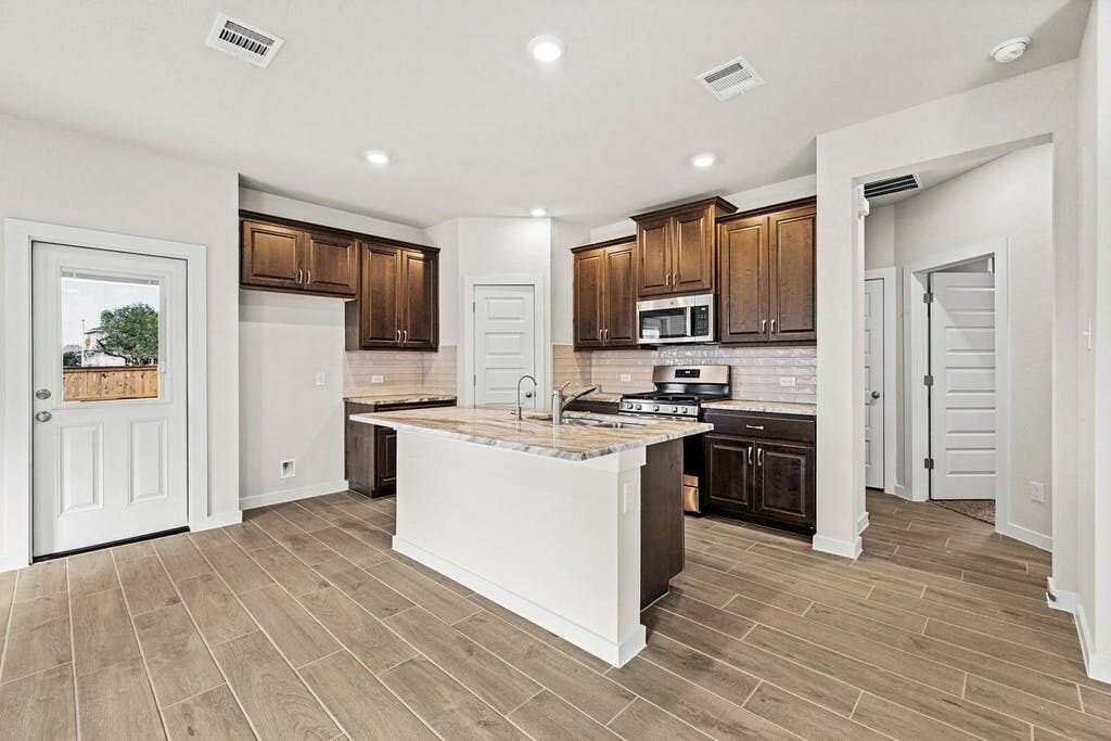 Building Photo - 2725 Stone Branch Dr