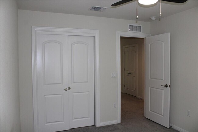Building Photo - 13902 Ilex Dr