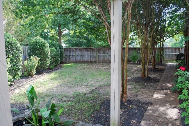 Building Photo - EXECUTE LIVING IN PRIVATE COMMUNITY