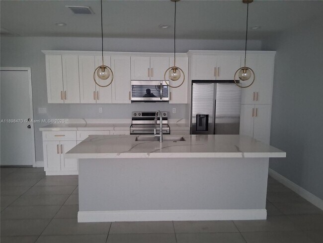 Building Photo - 488 NW 40th Ct