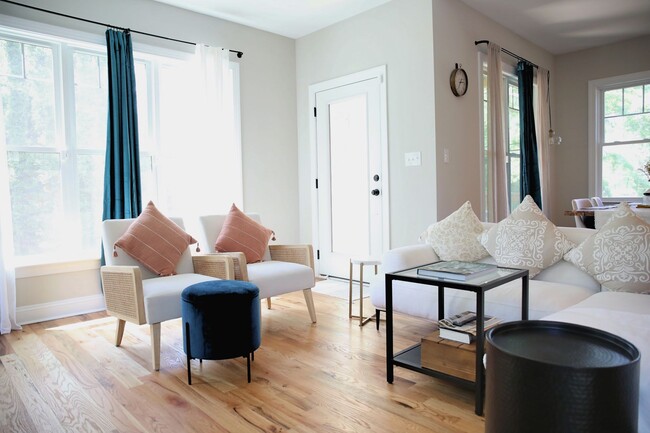 Building Photo - Gorgeous, New Home in Rocketts Landing: Available in July!