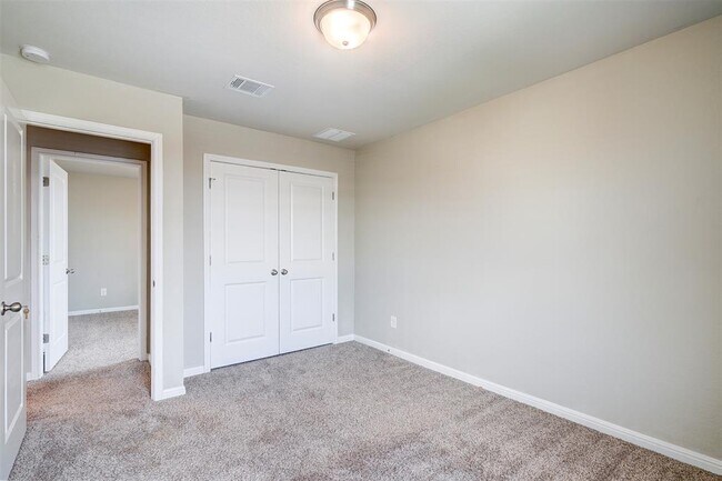 Building Photo - 521 Mossy Rock Dr