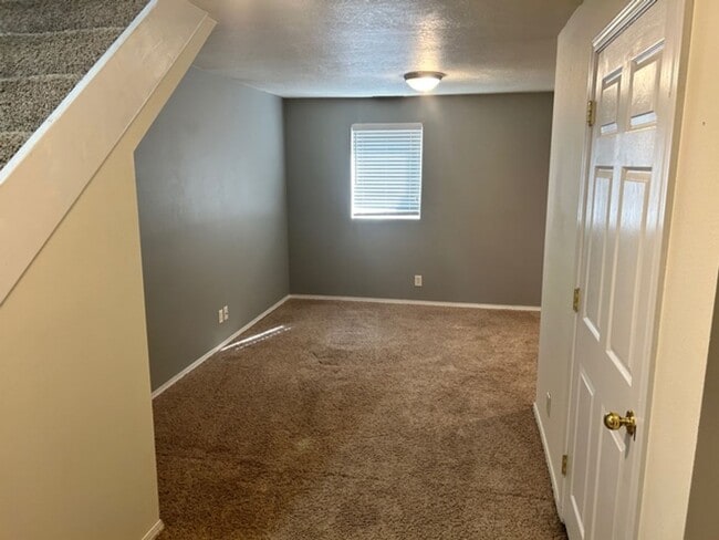 Building Photo - Updated 3-Bedroom Home In Great Neighborhood