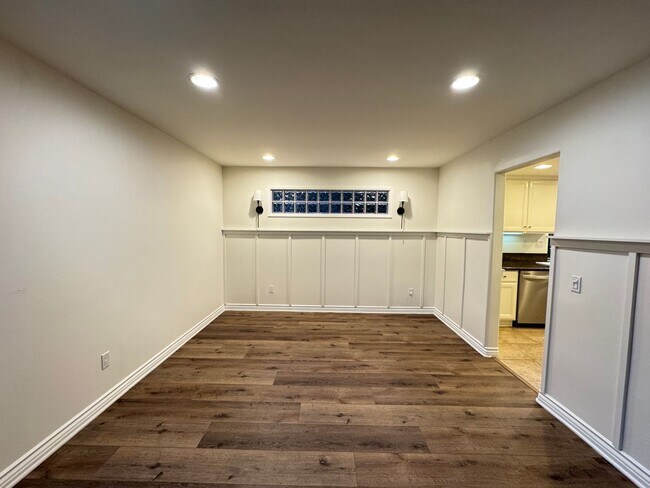 Building Photo - Stunning 5Bd/3.5Ba Home in Laguna Hills with a Pool and Elevator!