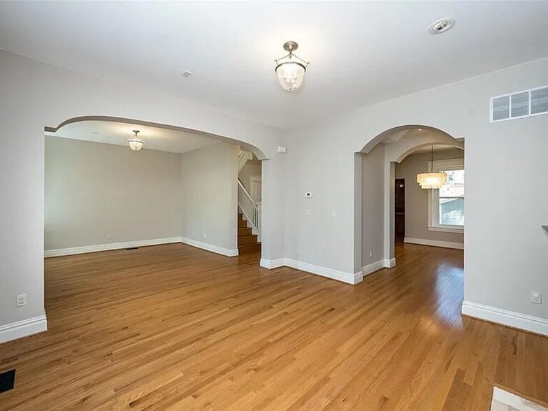 Building Photo - 6114 Washington Blvd