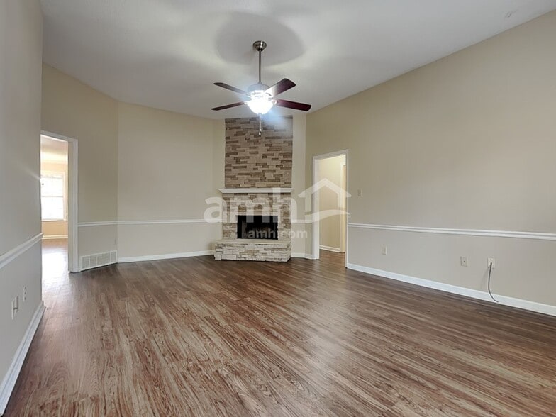 Building Photo - 6556 Brickmont Rd