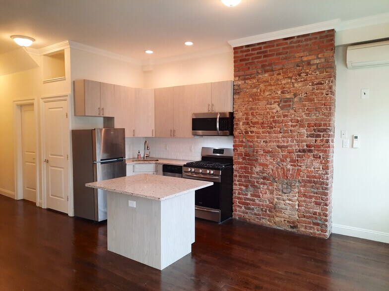 Building Photo - 158 6th St