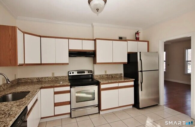 Building Photo - 16 Haviland St