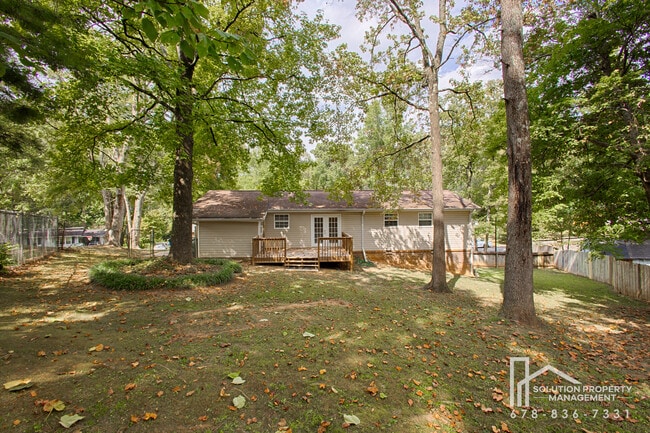Building Photo - 1006 Hampton Ct NW