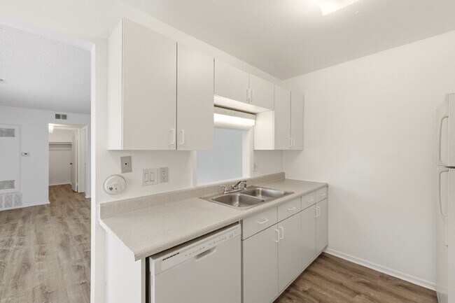 Building Photo - Beautiful Totally Remodeled Studio Home - Available Immediately!