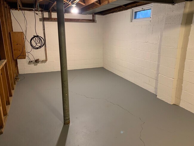 Building Photo - Just remodeled! 3 Bedroom 1 bath home