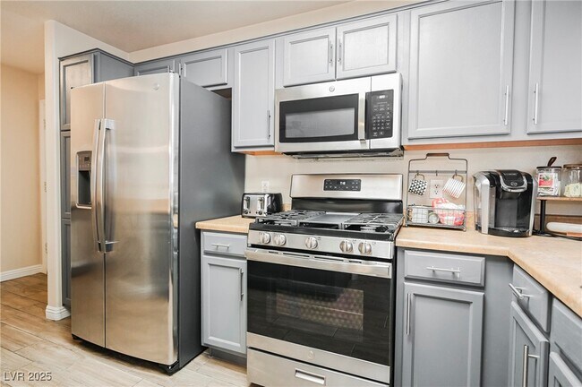 Building Photo - 833 Aspen Peak Loop
