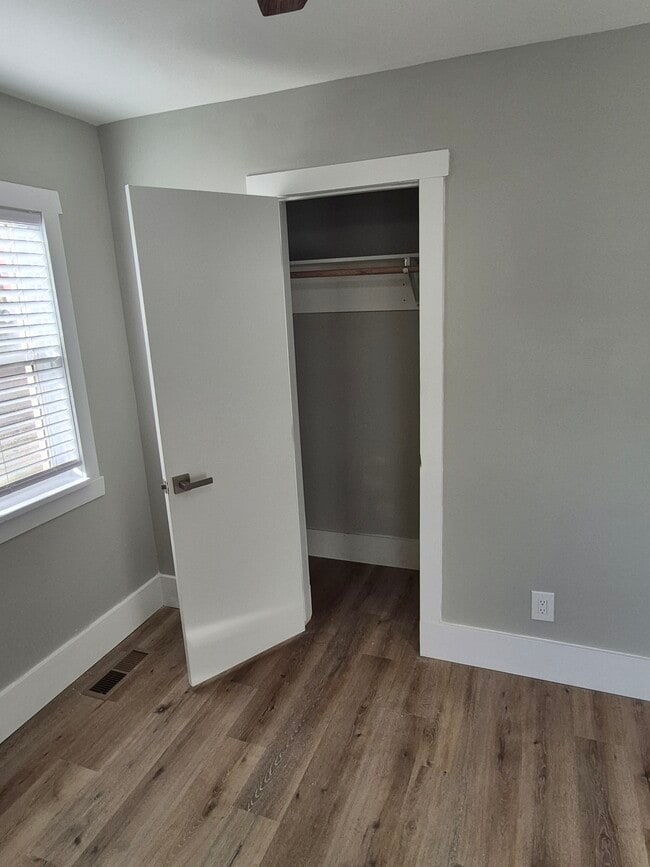 Building Photo - 509 Swan St