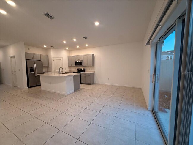 Building Photo - 2906 Canary Ave