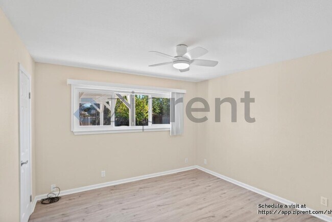 Building Photo - 8370 Parish Way