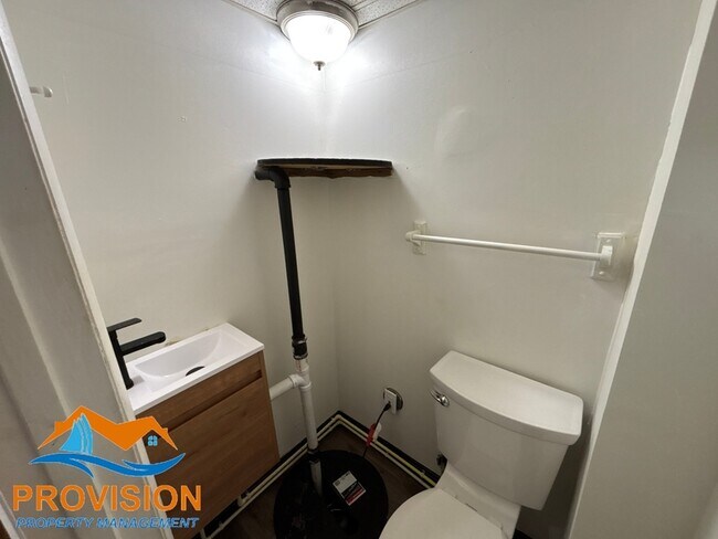 Building Photo - 1925 Jasmine Rd