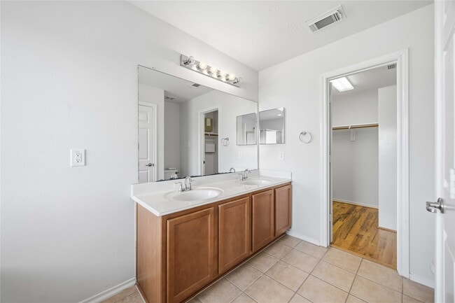 Building Photo - 3205 Victorian Manor Ln