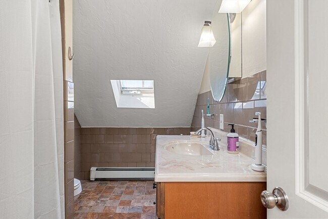 Building Photo - 70 Rutland St