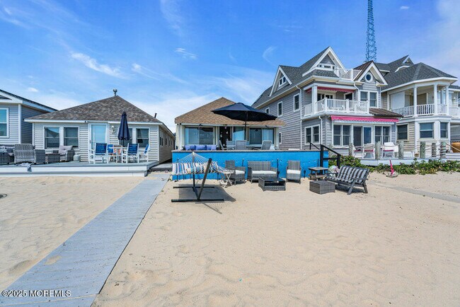 Building Photo - 115 Beach Front
