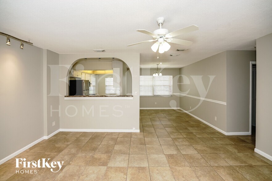 Building Photo - 1337 Mardrake Rd