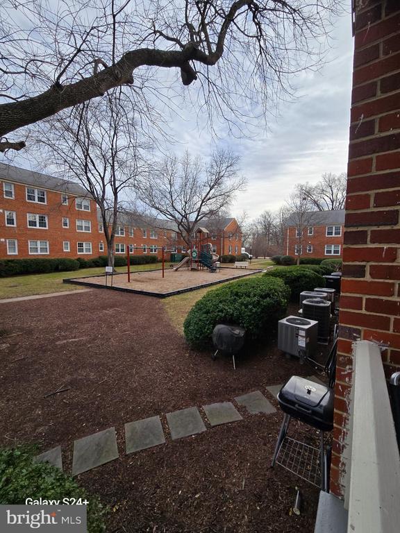 Building Photo - 6618 Boulevard View