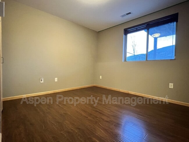 Building Photo - 1765 Sara Ct