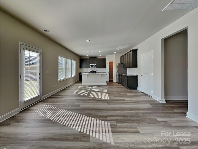 Building Photo - 212 Queenshall Rd