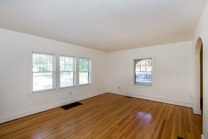 Building Photo - 216 Melrose Ct