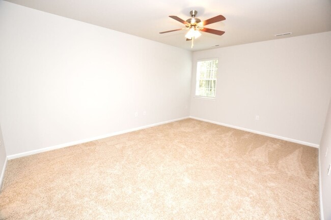 Building Photo - 468 Rosemount