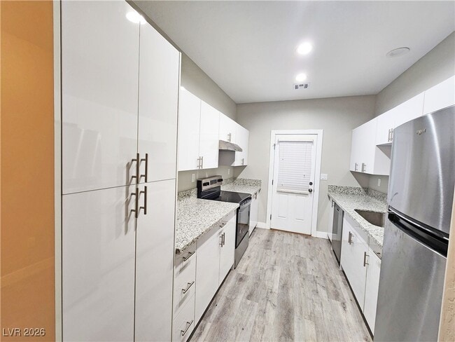 Building Photo - 1111 Sixshooter Ave