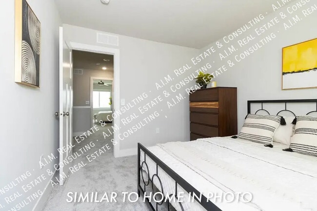 Building Photo - 217 NE Crossing Oaks Ln