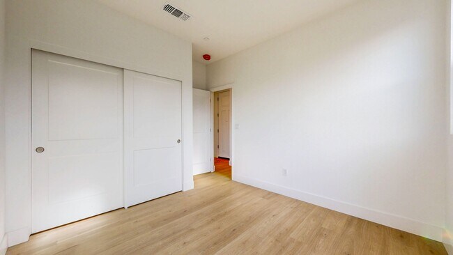 Building Photo - 2782 Sassy St